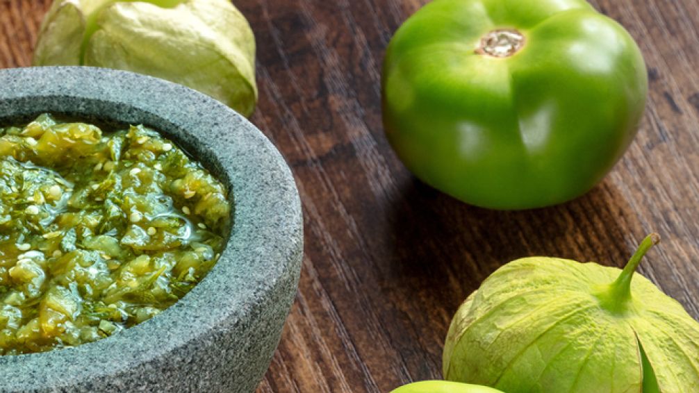 El tomate que rejuvenece: descubre el secreto del tomatillo y sus beneficios para la piel y la circulación