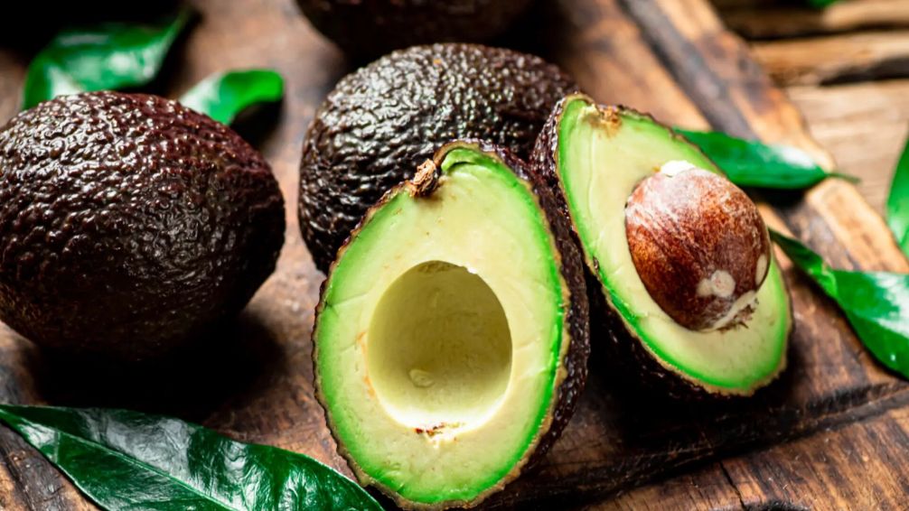 El secreto para madurar una palta en solo 24 horas (sin tupper ni heladera)