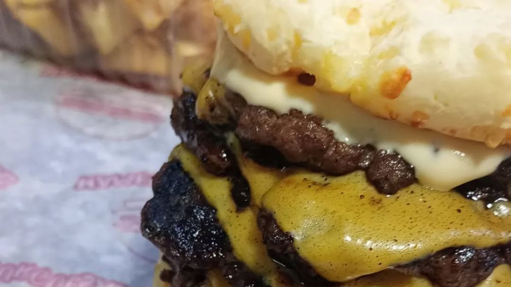 Chipa y hamburguesa en un solo bocado: la propuesta libre que revoluciona Boedo